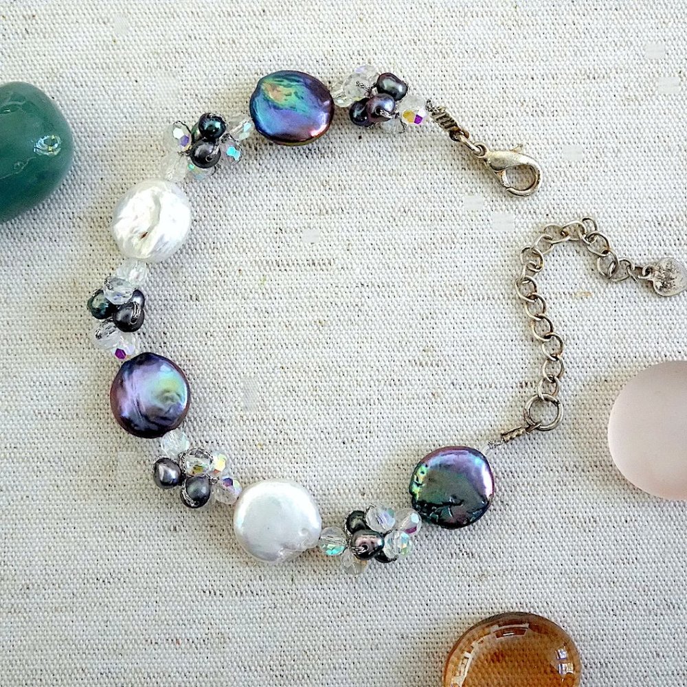 White and Black Coin Pearl Bracelet